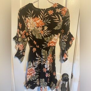 Billabong XS v neck floral dress